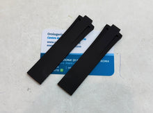 Carica l'immagine nel visualizzatore di Gallery, Cinturino Baume et Mercier originale in gomma nera per Riviera Sport ref. 65541
