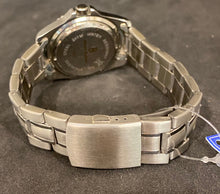 Carica l&#39;immagine nel visualizzatore di Gallery, Orologio Pierre Bonnet acciaio 39mm ghiera rossa ref. 6523
