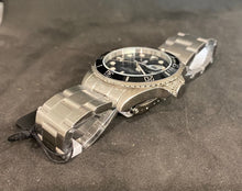 Carica l&#39;immagine nel visualizzatore di Gallery, Orologio Pierre Bonnet ref 6549A acciaio lunetta nera quadrante nero
